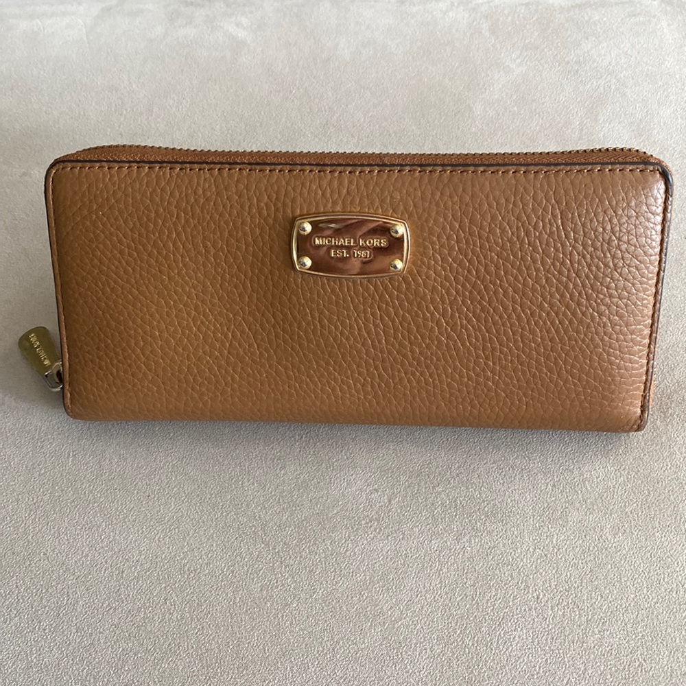 Michael Kors Zipper Wallet